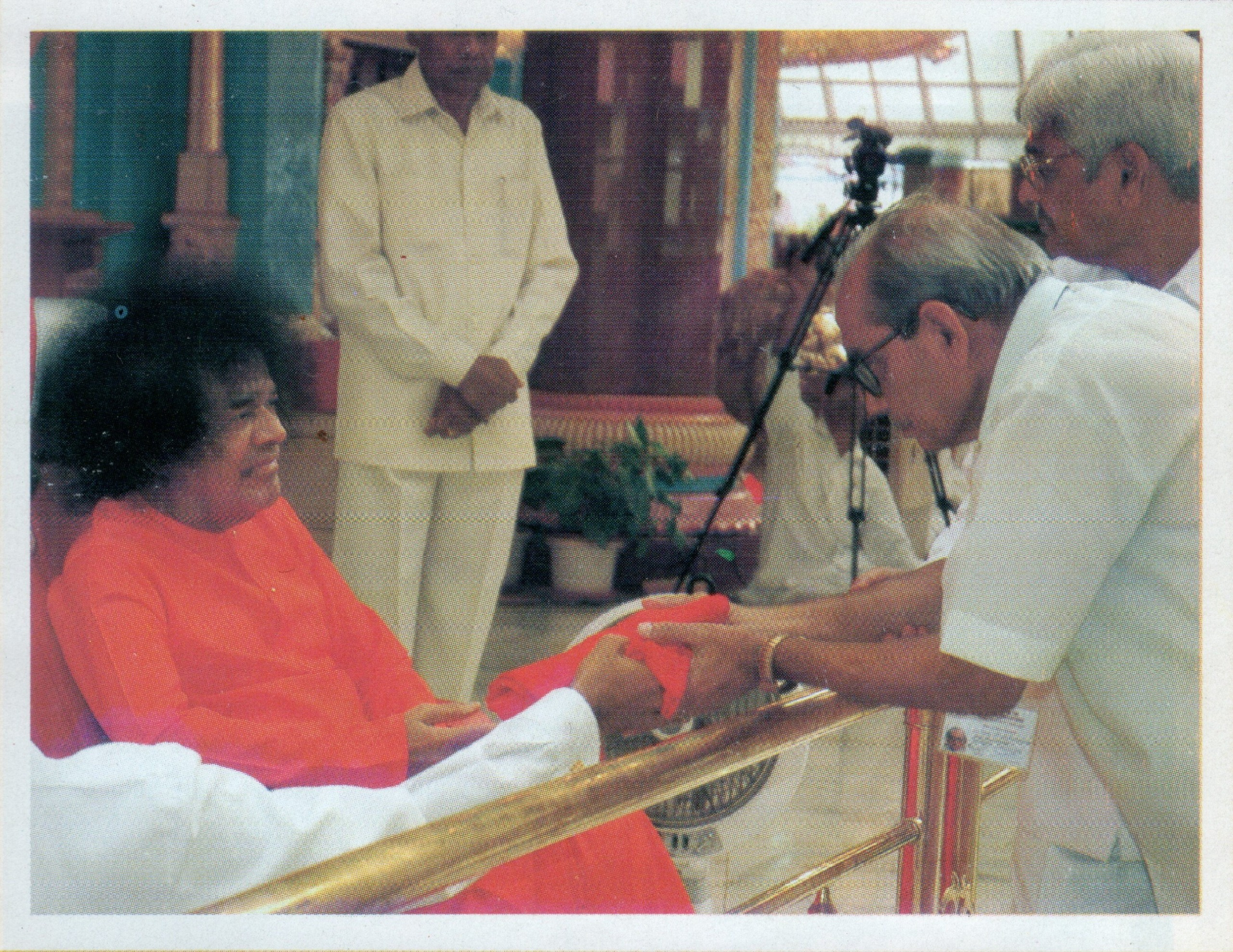 Shri Madhav Paranjape receiving blessings from Bhagawan Sri Sathya Sai Baba
